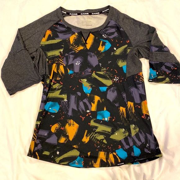 Dakine Tops - Dakine 3/4 Sleeve Top Size M